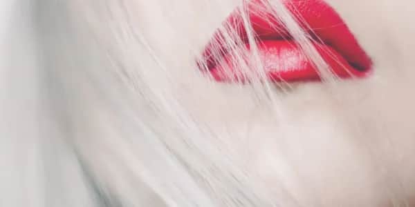 Czy makijaż permanentny ust boli? Prawda o zabiegu i dyskomforcie