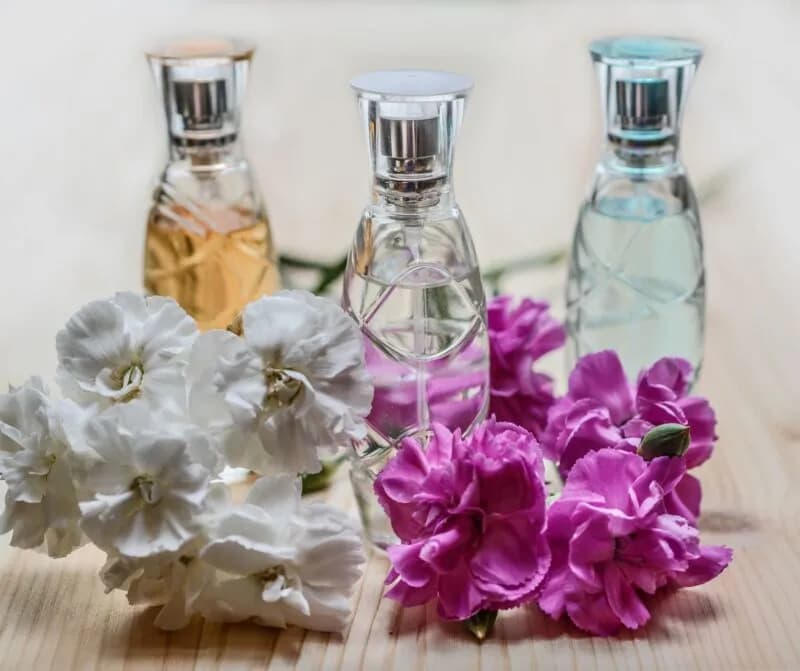 Najlepsze perfumy damskie na lato: świeże i trwałe zapachy 2023