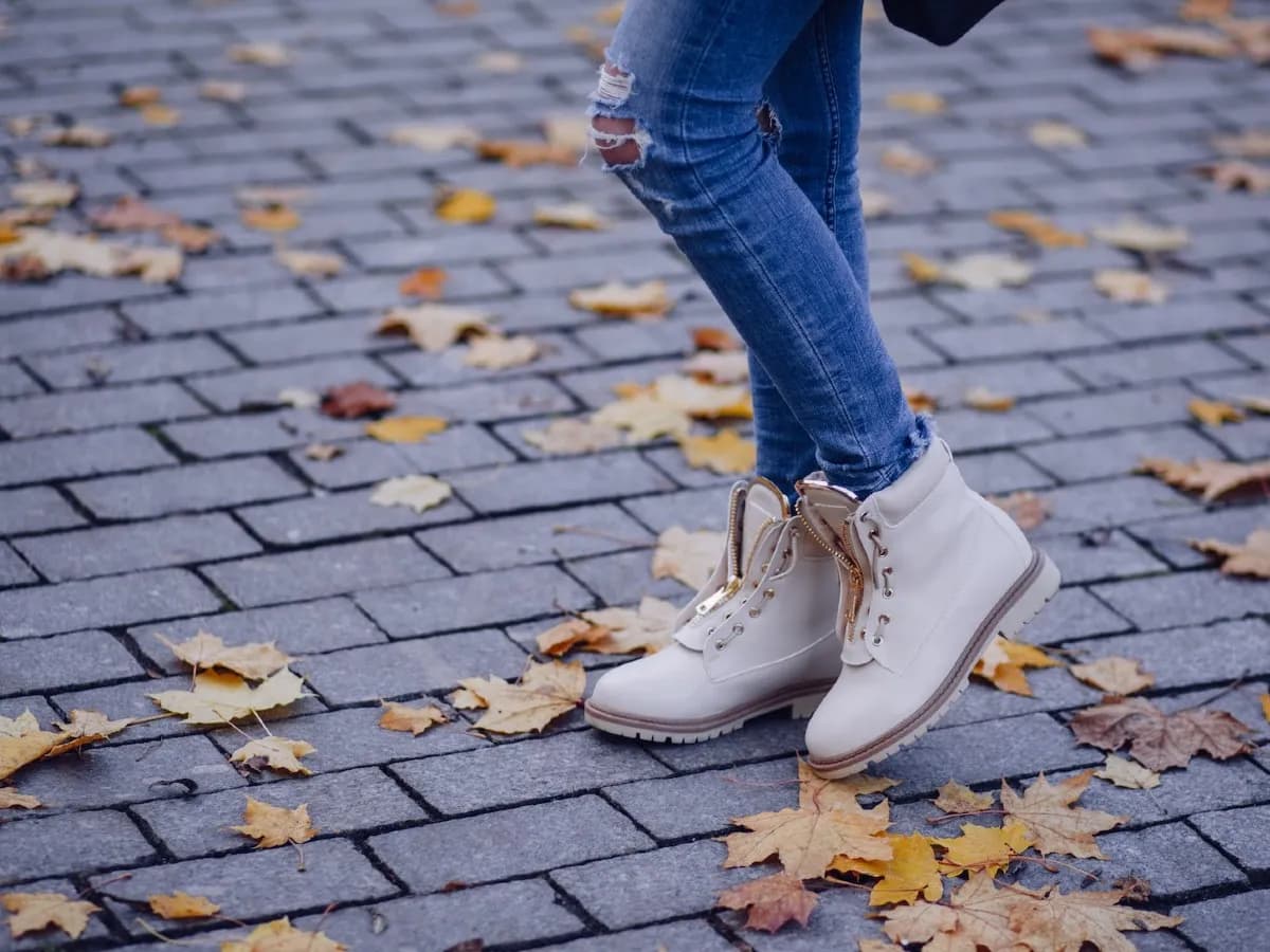 Jakie buty damskie na jesień? Modne trendy i praktyczne porady