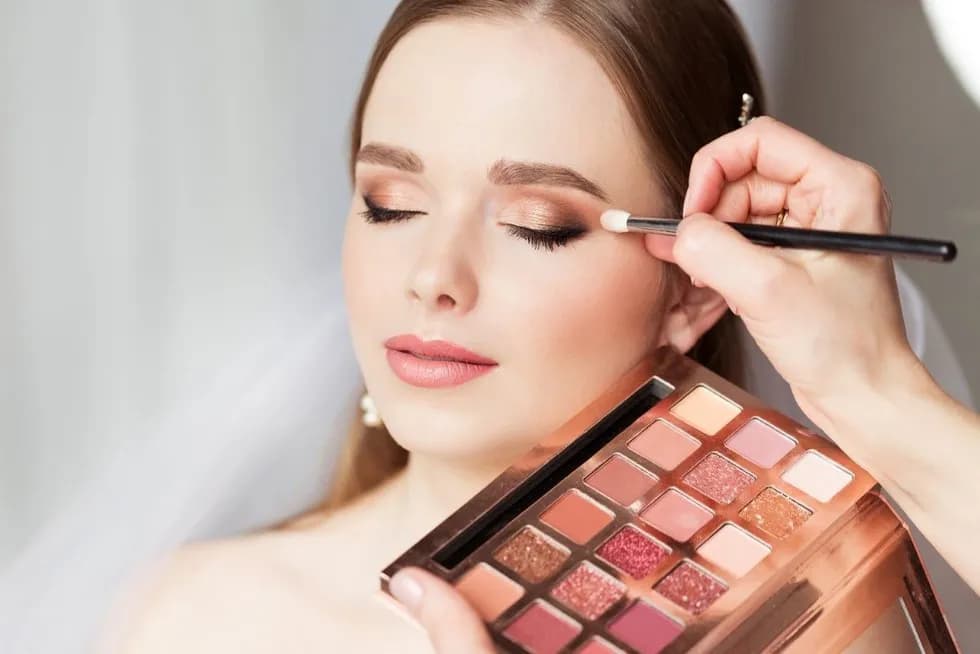 Ile trwa makijaż ślubny? Poznaj szczegółowy harmonogram