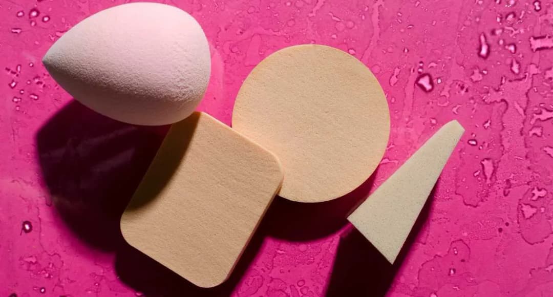 Jak używać gąbeczki do makijażu: 5 trików dla perfekcyjnej cery